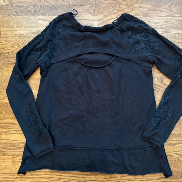 FREE PEOPLE Sweatshirt top lace accents size LARGE versatile - Picture 3 of 5